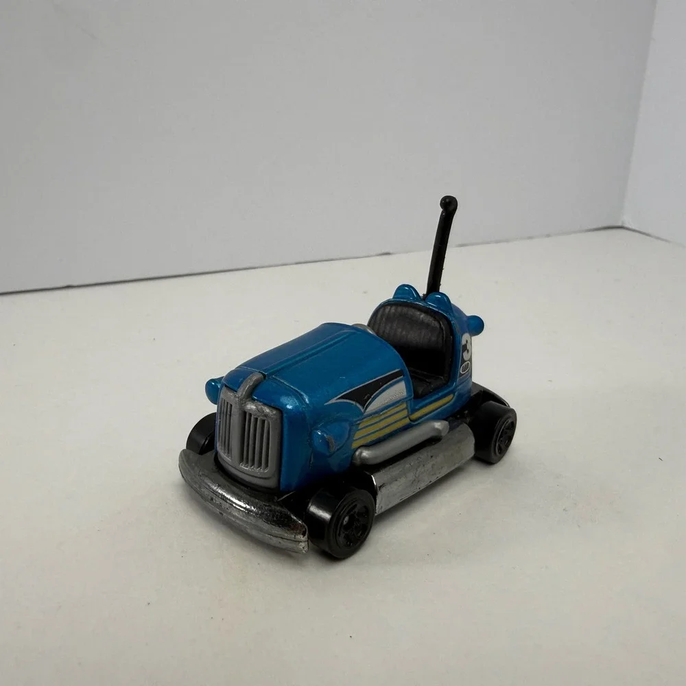 Hot Wheels Bump Around Bumper Car Metallic Blue 2012 Mattel